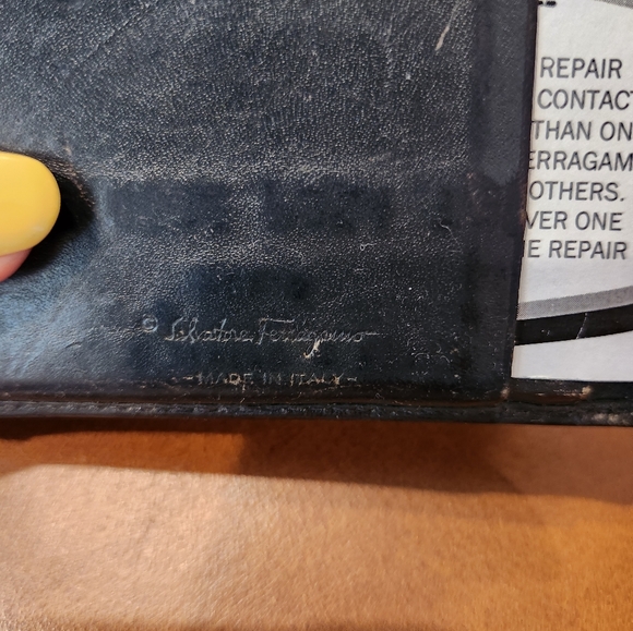 USED Salvatore Ferragamo Black Leather Card Holder AUTHENTIC - Picture 2 of 8